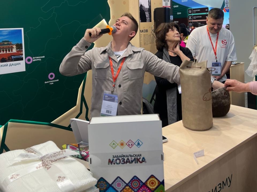 Пледы, аромасвечи, плюшевые манулы: на выставке «MITT» разыграли сувениры из Забайкалья